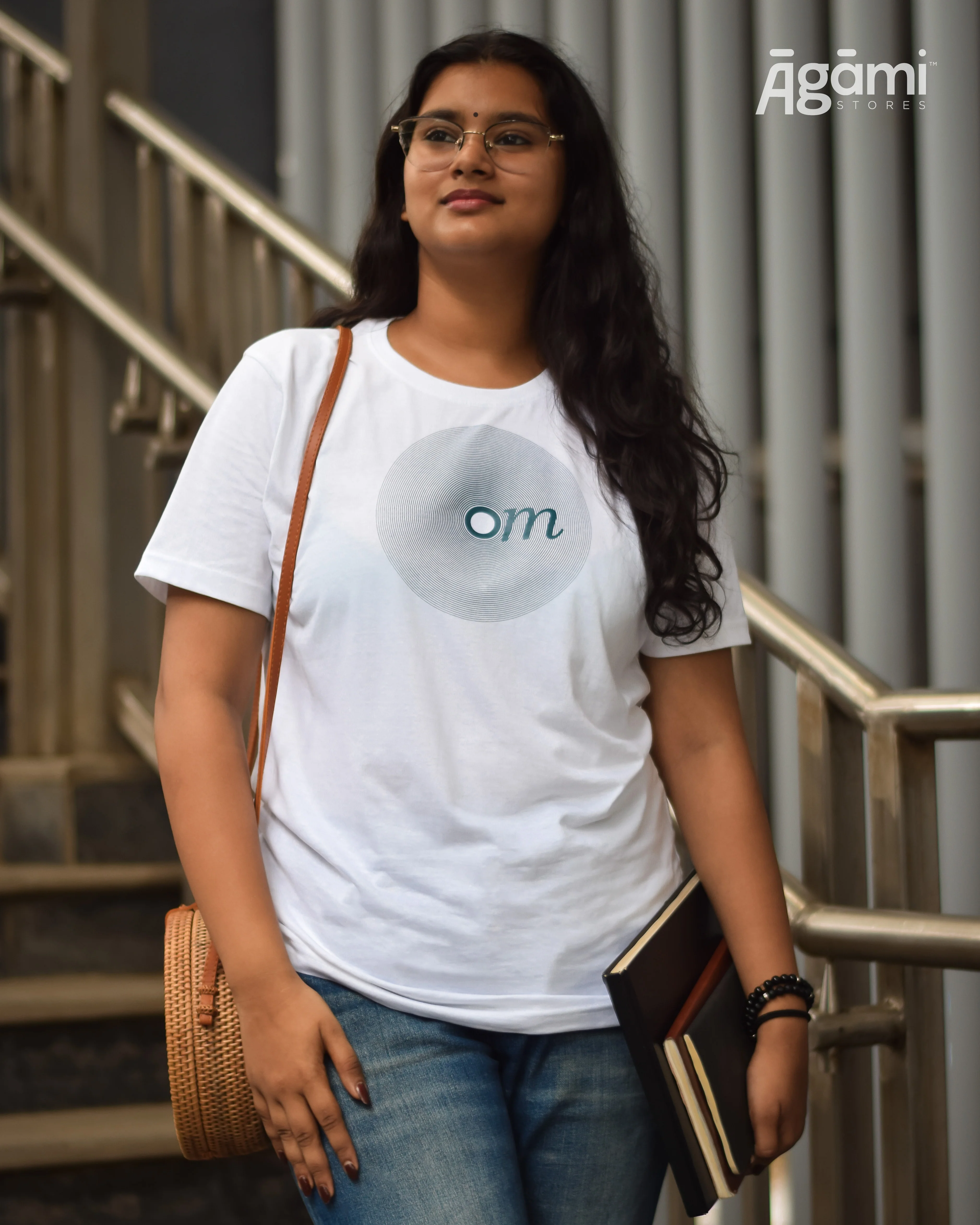Om Vibes Tshirt - White - Image 4